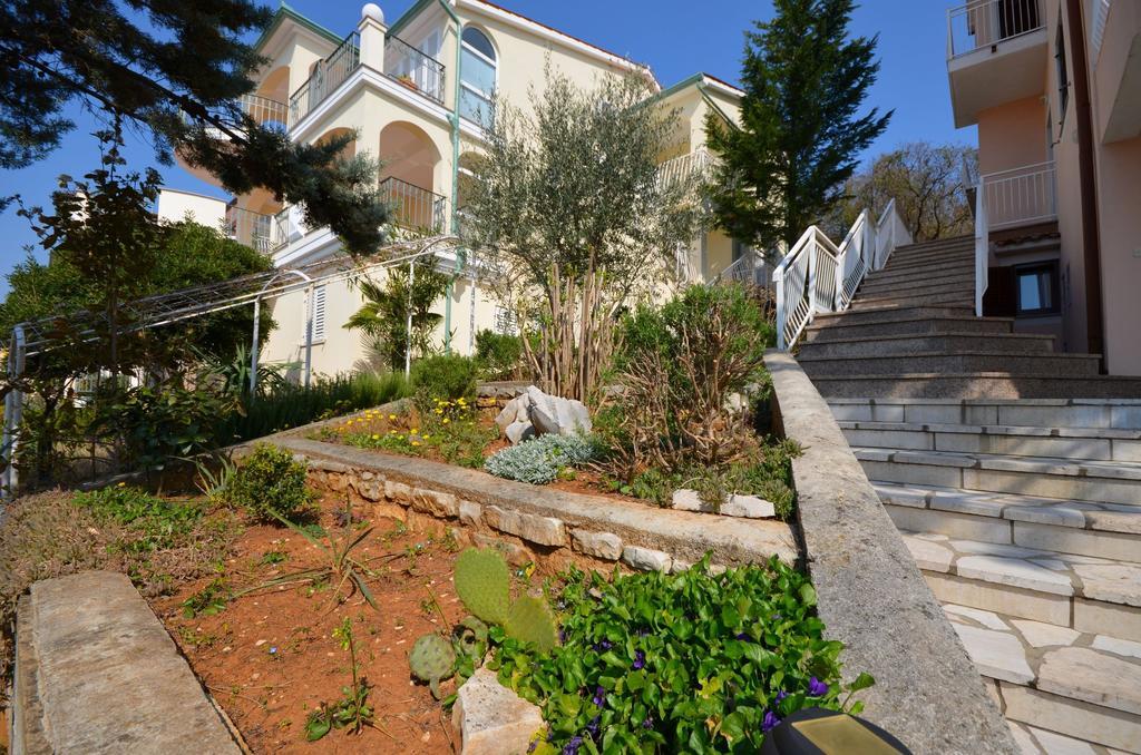 Apartments Slavica ラバック エクステリア 写真