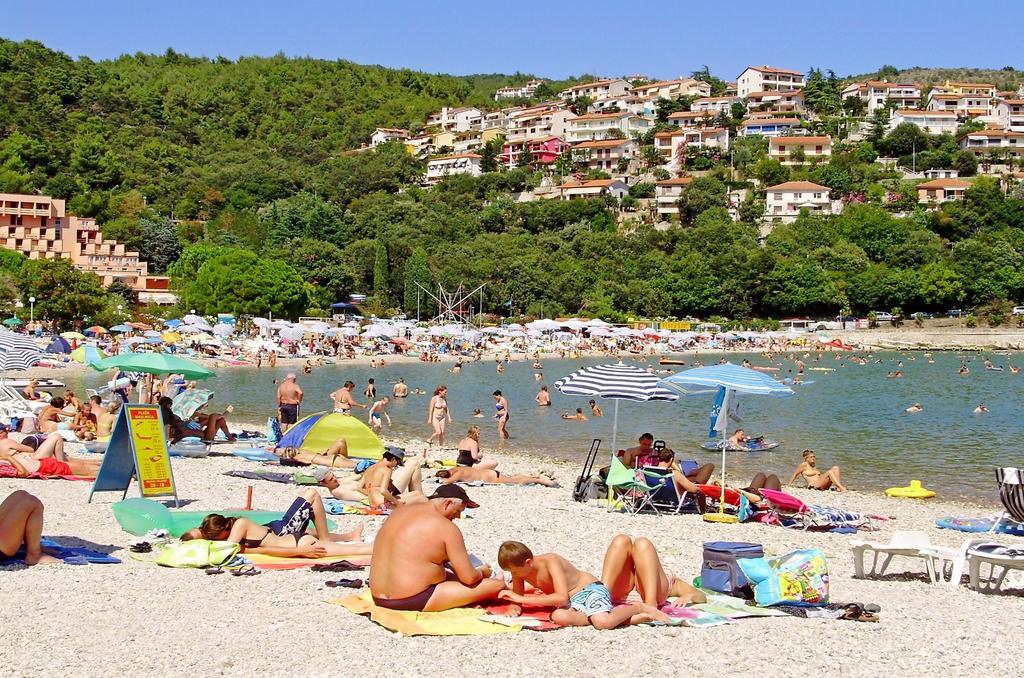 Apartments Slavica ラバック エクステリア 写真